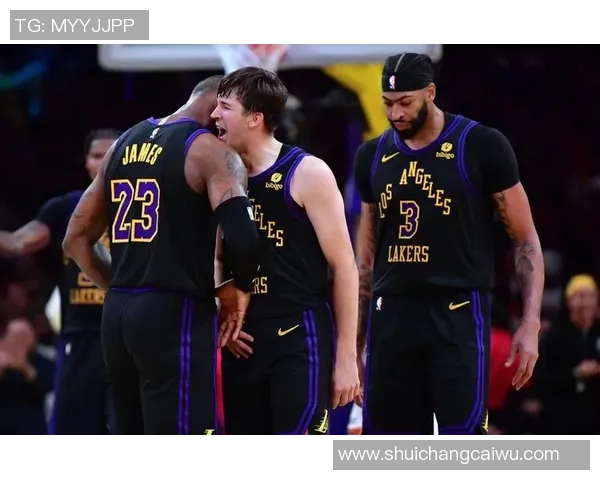 湖人队与太阳队西部决赛第五场激战回顾与精彩瞬间分析